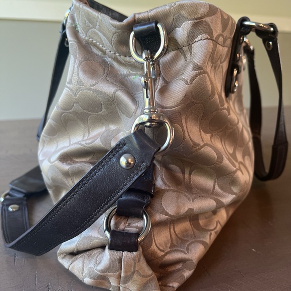 Vintage Coach handbag. - Picture 2 of 4